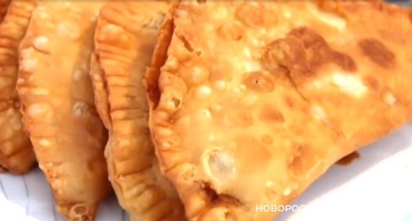 Хрустящие чебуреки, или чир-чир с куриным фаршем на сковороде Хрустящие чебуреки, или чир-чир с куриным фаршем на сковороде