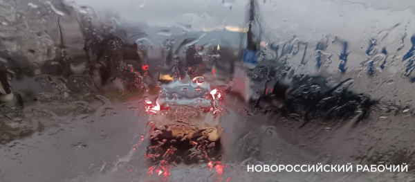 В Новороссийске не пускают большегрузы в сторону Геленджика