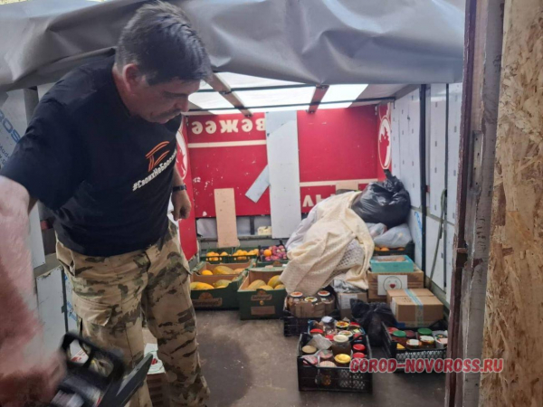 Новороссийские спасатели доставили гуманитарную помощь в Донецкую и Луганскую народные республики
