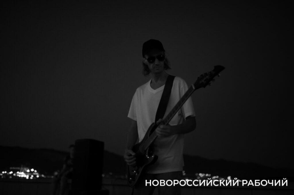 В Новороссийске на уличных музыкантов охотятся с топором