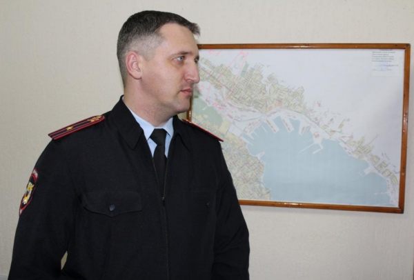 В Новороссийске полицейский защитил бабушку от буйного соседа