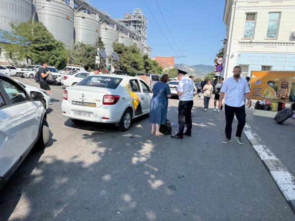  В НОВОРОССИЙСКЕ ПРОВЕРЯЮТ ТАКСИ 
