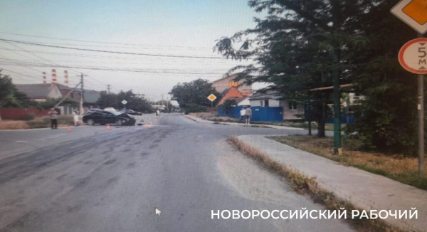 В Новороссийске подросток на электросамокате протаранил «Ладу». Есть пострадавшие