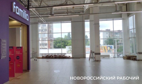 В Новороссийске место трагедии с ребенком загородили плакатом «С днем рождения, «Магнит»