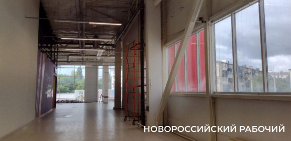 В Новороссийске место трагедии с ребенком загородили плакатом «С днем рождения, «Магнит»