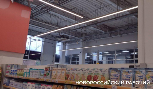 В Новороссийске место трагедии с ребенком загородили плакатом «С днем рождения, «Магнит»