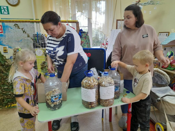 В Новороссийске плести сети для СВО научились детсадовцы