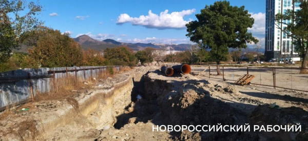 «По этой траншее текла река и все размокло!» В Новороссийске погибли при строительстве магистральной ливневки погибли рабочие
