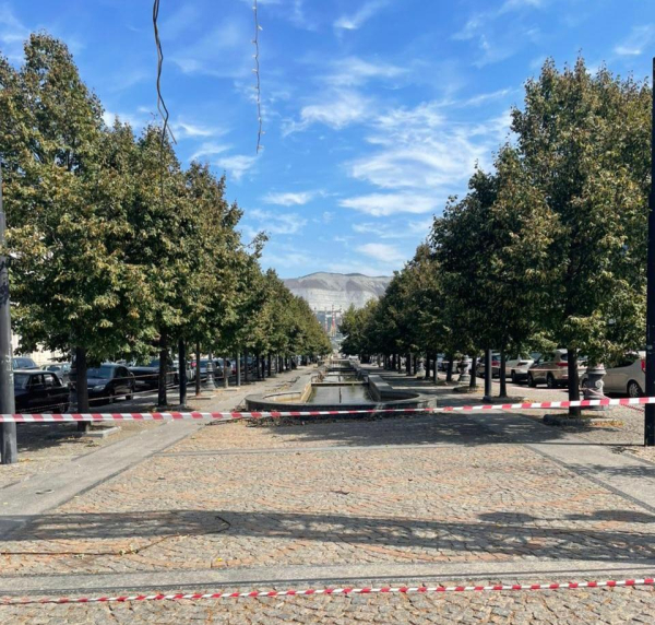 В центре Новороссийска демонтируют конструкцию «Звездное небо»