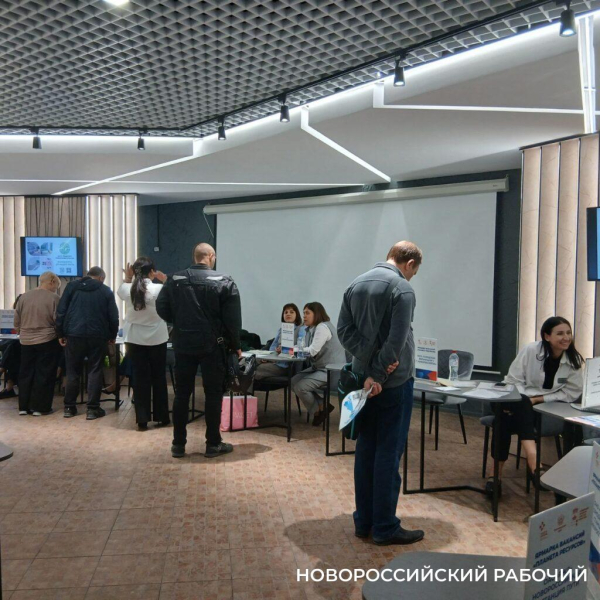 В Новороссийске — 7,5 тысяч вакансий. Какие зарплаты и «плюшки» предлагают рабочим?