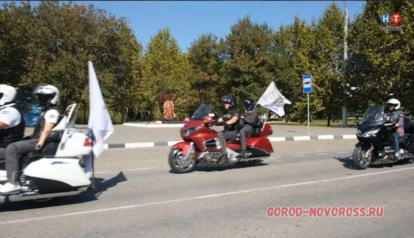 В Новороссийске провели мотопробег в честь 80-летия Победы в Великой Отечественной войне