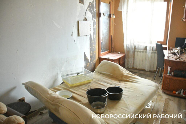 В Новороссийске дожди срывают сроки восстановления кровли пострадавшего от БПЛА дома