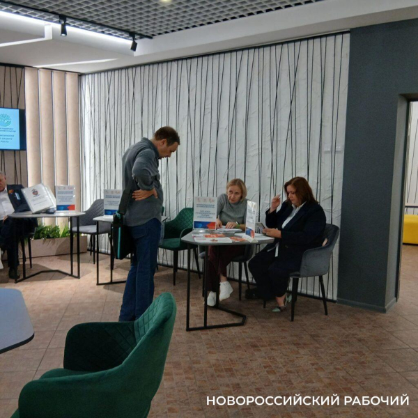 В Новороссийске — 7,5 тысяч вакансий. Какие зарплаты и «плюшки» предлагают рабочим?