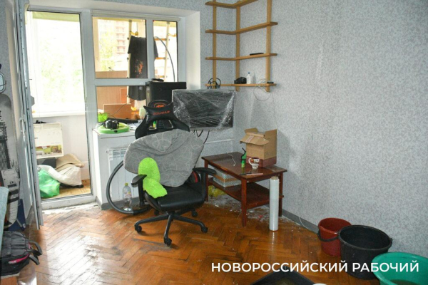 В Новороссийске дожди срывают сроки восстановления кровли пострадавшего от БПЛА дома