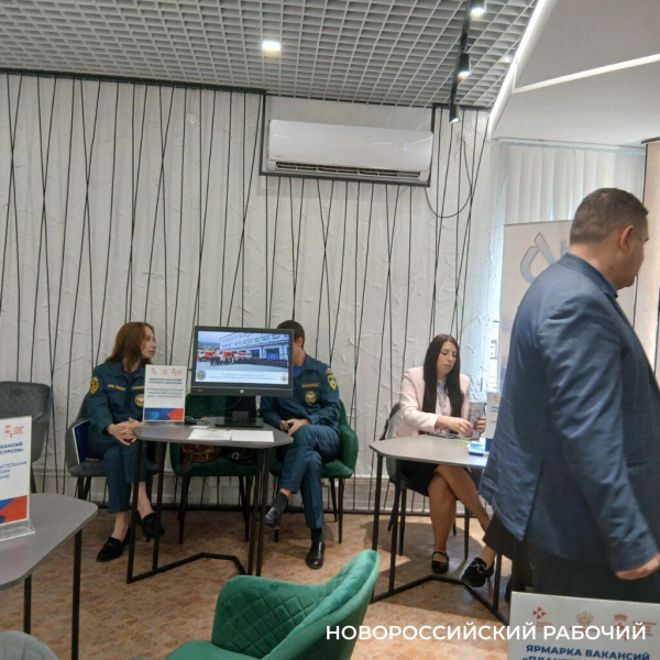 В Новороссийске — 7,5 тысяч вакансий. Какие зарплаты и «плюшки» предлагают рабочим?