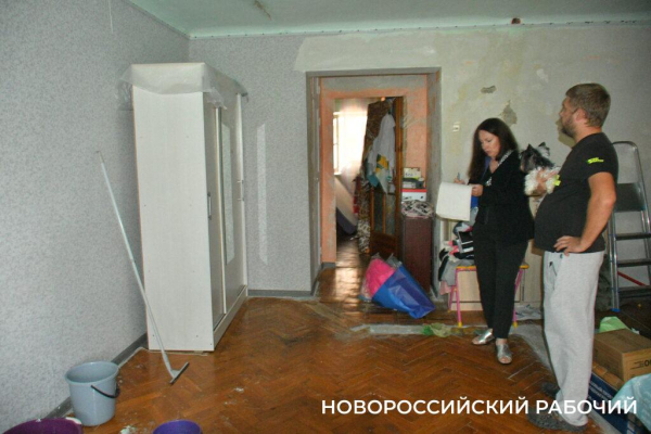 В Новороссийске дожди срывают сроки восстановления кровли пострадавшего от БПЛА дома