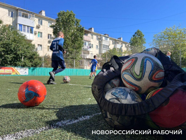 Соседи из самого длинного дома Новороссийска организовали собственную группу «Здоровье»