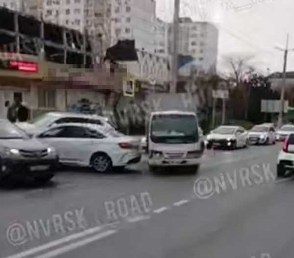 Машину под Новороссийском опрокинуло «вверх колесами»: ДТП и пробки к этому часу Машину под Новороссийском опрокинуло «вверх колесами»: ДТП и пробки к этому часу