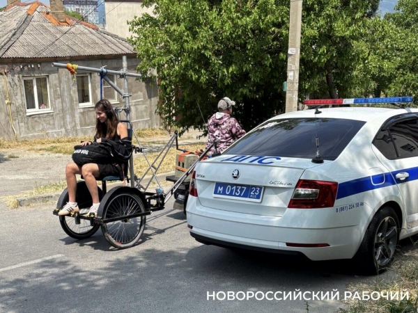 В Новороссийске киношники из Москвы превратили улицу в центре в сплошную пробку