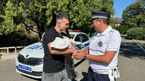 В Новороссийске госавтоинспекторы опять подоспели вовремя. Рожать в пробке не пришлось!