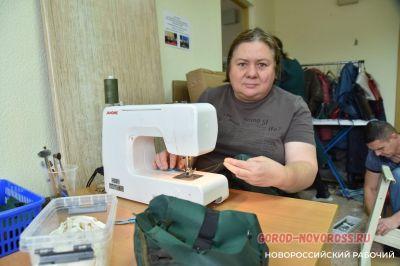 «Пусть наши мальчики в окопах вспомнят мамину стряпню!» Бабушки Новороссийска готовят соленья военным