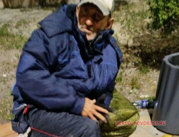 В Новороссийске почти год во дворах живет бродяга
