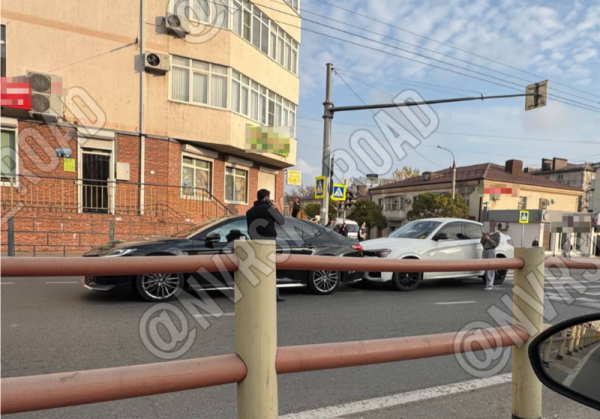 Машину под Новороссийском опрокинуло «вверх колесами»: ДТП и пробки к этому часу Машину под Новороссийском опрокинуло «вверх колесами»: ДТП и пробки к этому часу