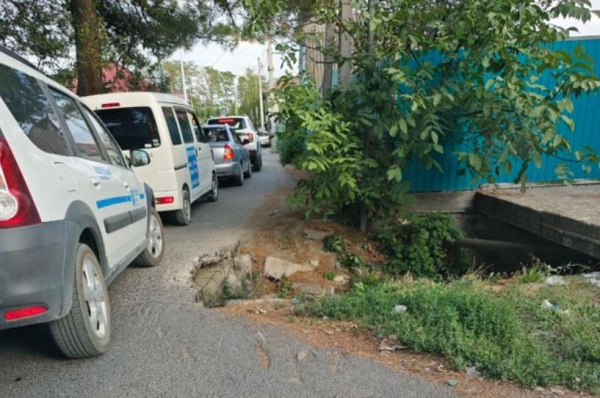 Новороссийцы хотят закрыть мостик на улице Мичурина?