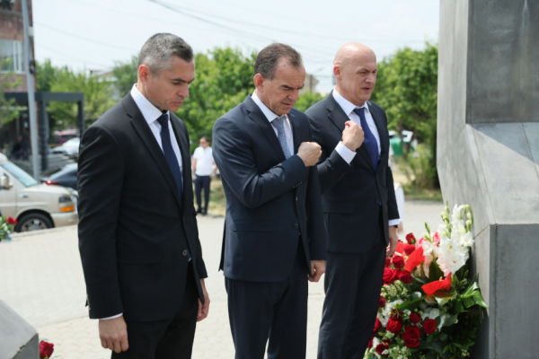Губернатор Краснодарского края почтил память героев-казаков в Ереване