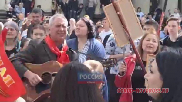 Стихийный Парад Победы устроили жители Новороссийска