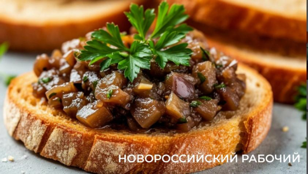 Закуска из печеных баклажанов с яйцом и чесноком Закуска из печеных баклажанов с яйцом и чесноком