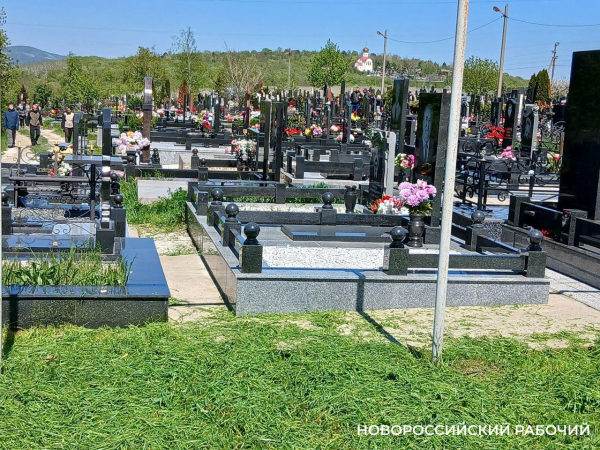 Пропустили Радоницу? Новороссийцам не поздно пойти на кладбище