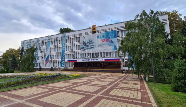 Глава Новороссийска представил кандидатов на звание «Почетный гражданин». Кого выберет Дума?