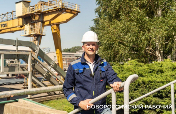 В Новороссийске металлурги с высшим образованием карьеру начинают подручным сталевара