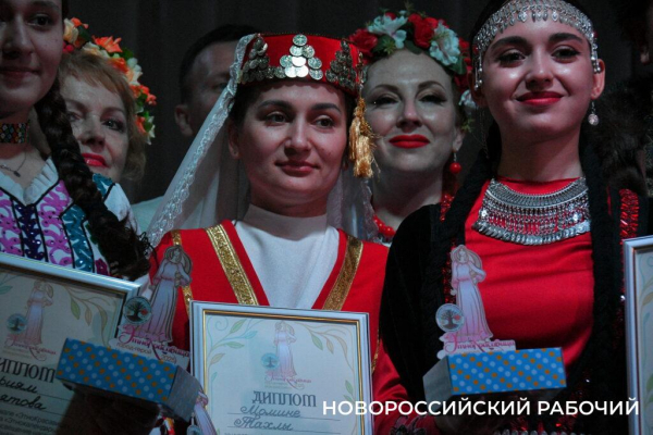 Услышать свадебную песню от новороссийской «ЭтноКрасавицы» — к счастливой семье