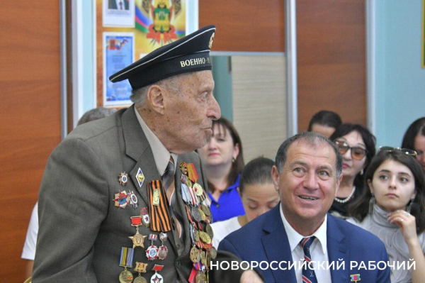 На 103-м году жизни вспомнить 43-й… Ветеран-легенда в гостях у города-героя Новороссийска