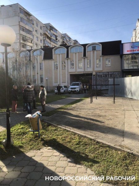 В Новороссийске жителям МКД больше не угрожает &laquo;железный занавес&raquo;