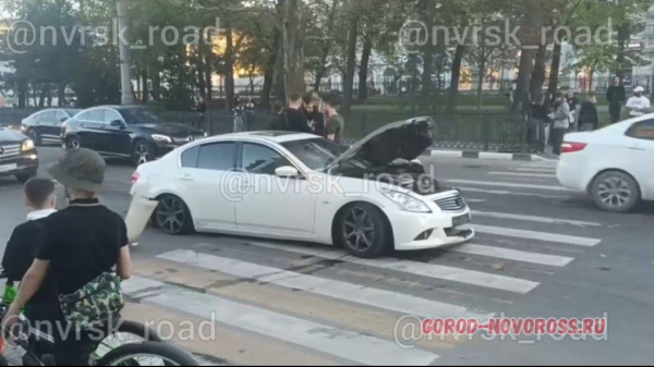 Виновник ДТП в Новороссийске на улице Советов восстановит забор за свой счет