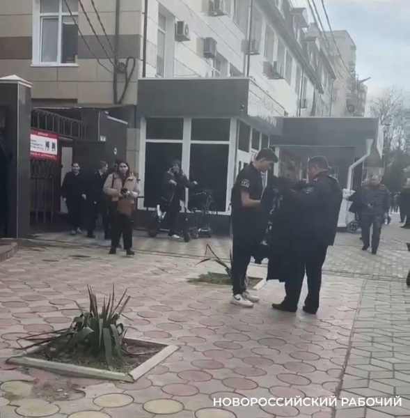 Задержан подстрекатель «анапского стрелка», семье погибшего охранника вручен 1 миллион рублей Задержан подстрекатель «анапского стрелка», семье погибшего охранника вручен 1 миллион рублей