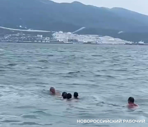 На горпляже Новороссийска спасали утопающего
