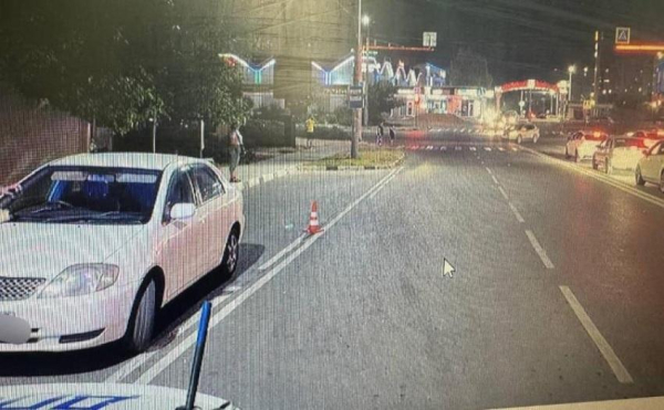 В Новороссийске водитель авто сбил на пешеходном переходе ребенка на самокате