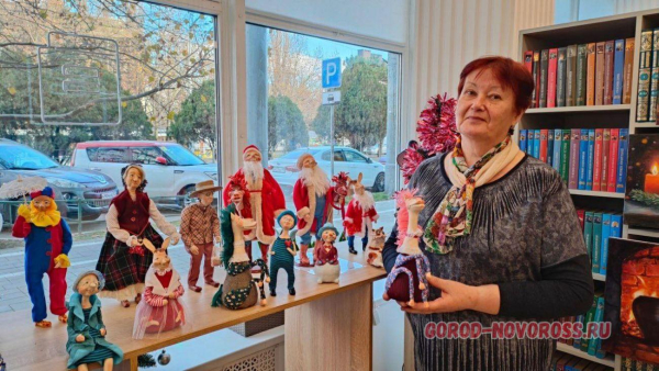 Выставка «Новогодний вернисаж» представила работы новороссийских мастеров Выставка «Новогодний вернисаж» представила работы новороссийских мастеров