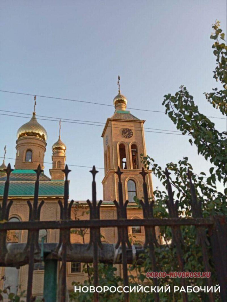 В пос. Верхнебаканском под Новороссийском на храмовой звоннице установлены уникальные