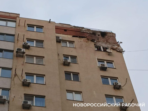 &laquo;Не хочется привыкать к атакам БПЛА&raquo;. В Новороссийске приводят в порядок поврежденные дома