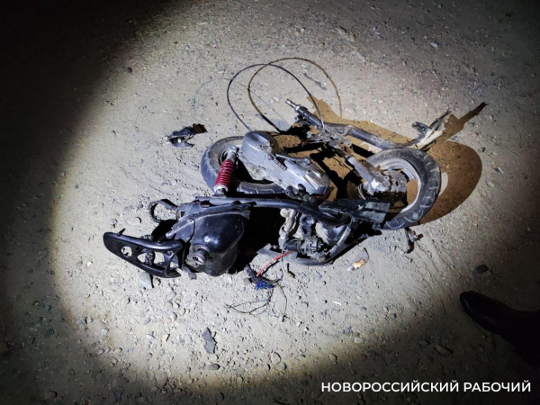 В Новороссийске иномарка сбила мопед. Погиб 16-летний подросток
