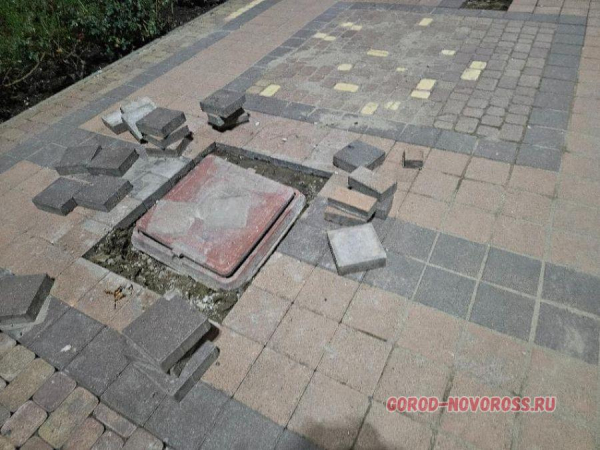 «А нельзя было сделать как было?» Новороссиец-перфекционист недоволен укладкой тротуара «А нельзя было сделать как было?» Новороссиец-перфекционист недоволен укладкой тротуара
