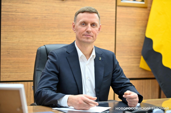 Коллектив «Новороссийского рабочего» поздравляет с юбилеем главу города-героя Андрея Васильевича Кравченко