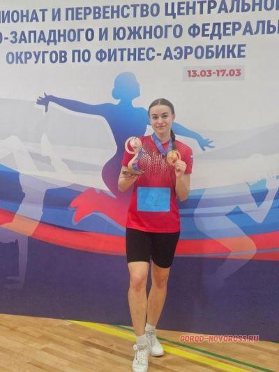 ЕГЭ «на сотку»: выпускница из Новороссийска поделилась секретом успеха