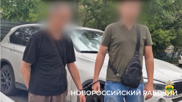 В Новороссийске у женщины на улице сорвали дорогую золотую цепочку