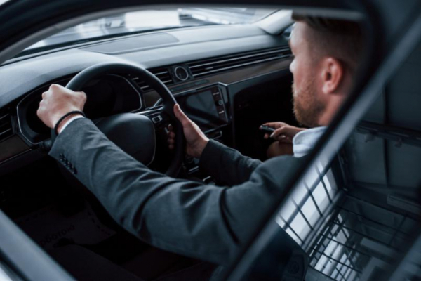 Новороссийцам напомнили, что заменить водительские права скоро не получится